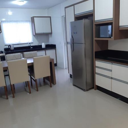 Apartamento 2 Dormitorio Praia De Bombas บอมบินญัส ภายนอก รูปภาพ