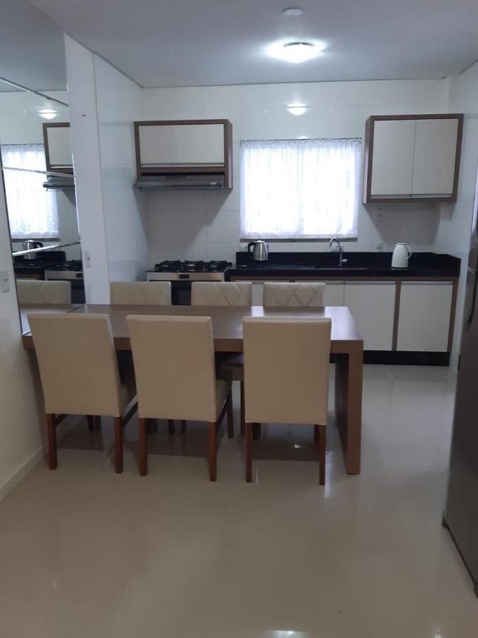 Apartamento 2 Dormitorio Praia De Bombas บอมบินญัส ภายนอก รูปภาพ