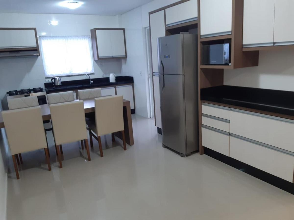 Apartamento 2 Dormitorio Praia De Bombas บอมบินญัส ภายนอก รูปภาพ